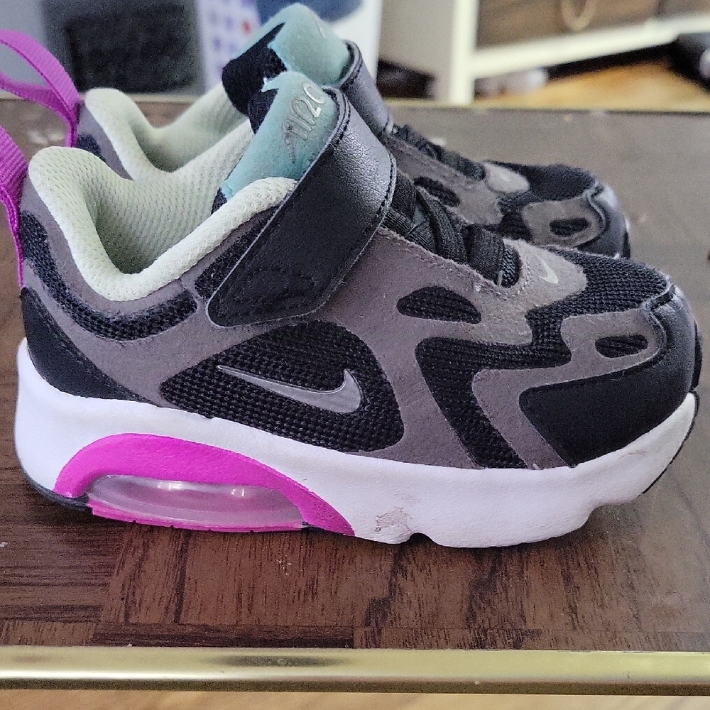 Toddler Size 6c Nike Air Max 200  Black and Pink Sneakers with Velcro Closure